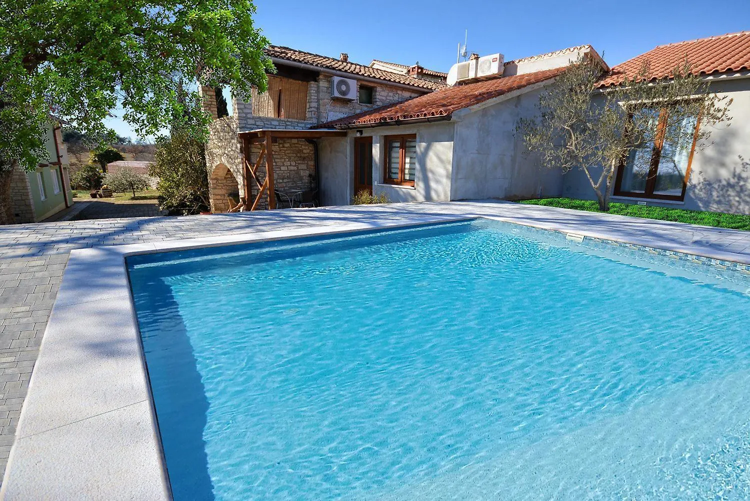 Traumhaftes Apartment Mit Salzwasserpool, Willkommendrink, Grillbereich - Bei Rovinj Pajkovici